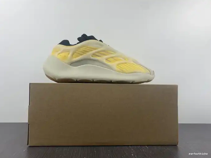 Safflower V3 700 HP5425 Mono Yeezy Adidas 0501